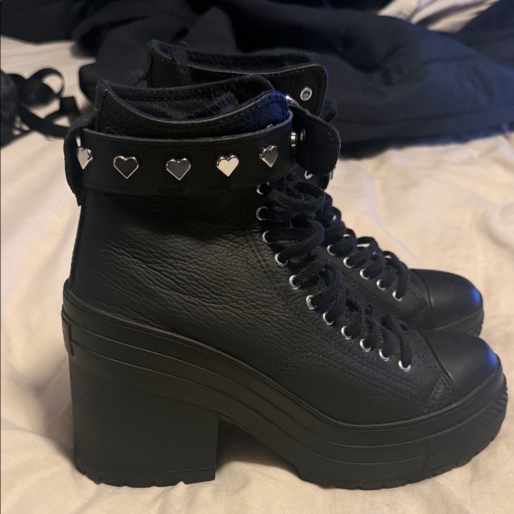 Women's Converse Black Heart-Accent Platform Lace-Up Boots Sz 9